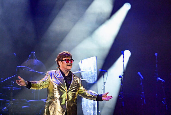 🎸CLASSIC ROCK🎸Beatles Anthology Charts | Disney Drops Aerosmith | Dylan’s Banned Movie | Jimmy Page on VanHalen | and more... (2)