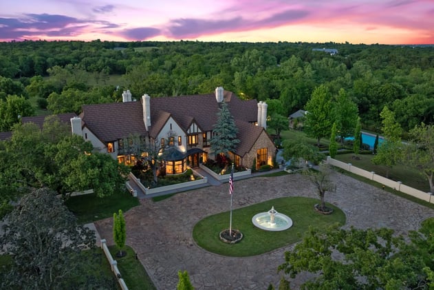 Luxury homes cost less in Texas