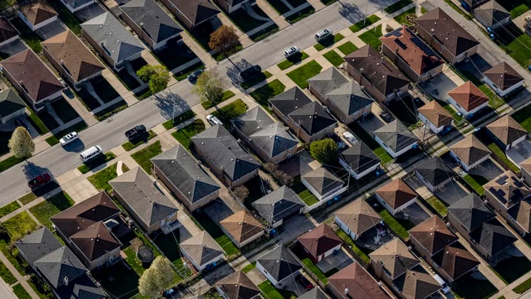 Mortgage rates drop to the lowest level in over a year