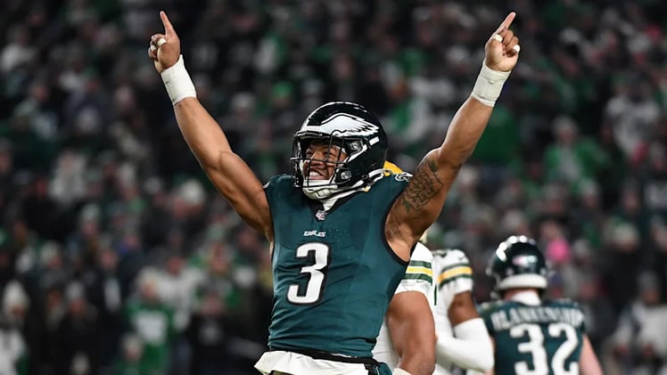 Se lleva Eagles la victoria en un duelo plagado de errores