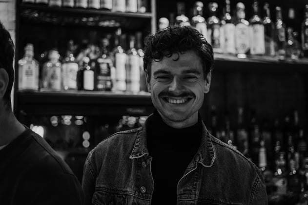 interesthings #14 - Smiling to strangers