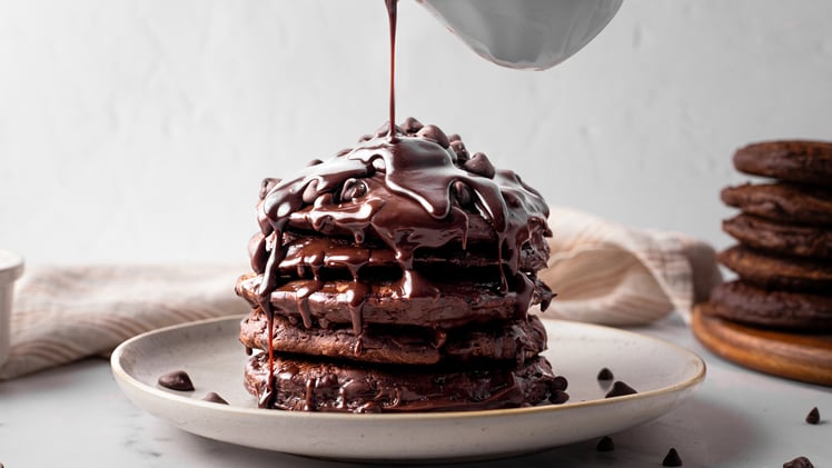 Make These Chocolate Pancakes This Weekend 🍫🥞