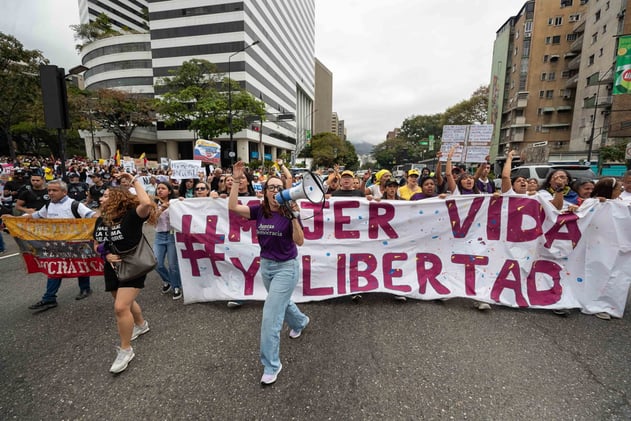 Estuvo presa... por cuidar al perro de Óscar Pérez 🐶 #NiUnaMás