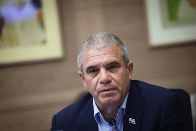 Former Hostages Accuse Gal Hirsch of Silencing Criticism of Netanyahu