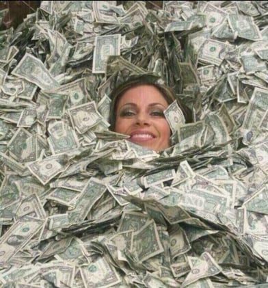 🏠 Rent TSwift's townhouse & Pantone's Color of 2023