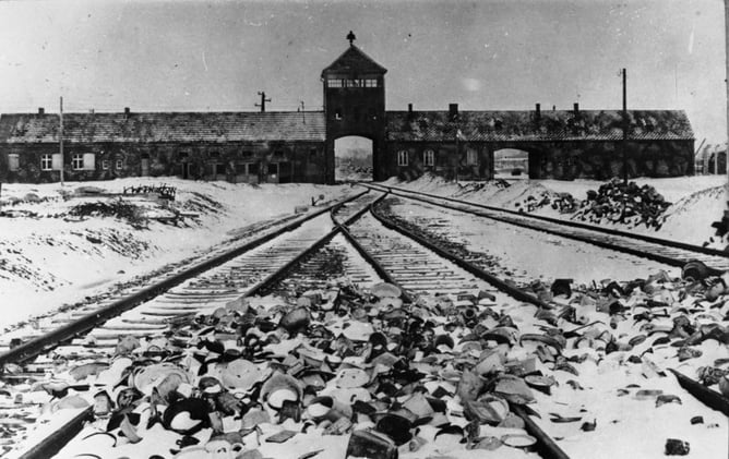 Sotto copertura dentro Auschwitz: la storia delle operazioni clandestine contro il nazismo