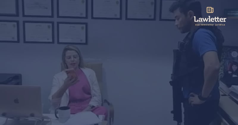 🔒 criticou nas redes. foi algemada no escritório.