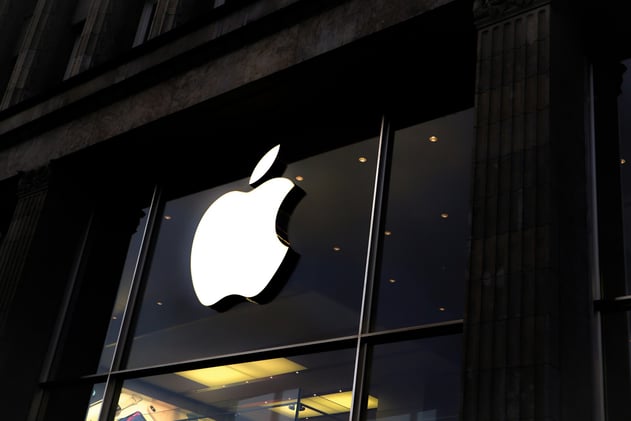 AI race heats up, and Tim Cook is cooking
