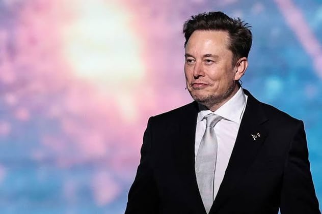 Elon Musk held Apple by the neck again this week 