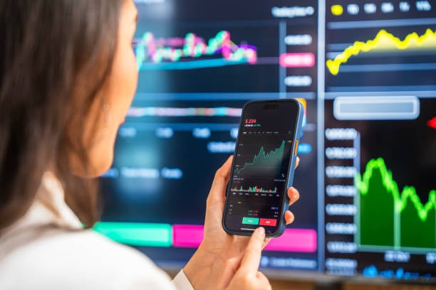 How Often Should You Check Your Portfolio? Experts Say You're Doing It Wrong