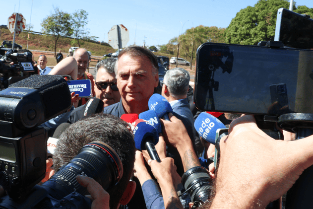 🤐 Bolsonaro zips it