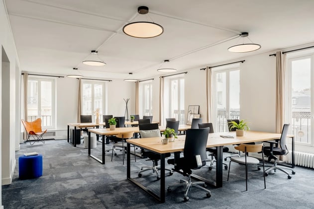 50 postes de travail disponibles