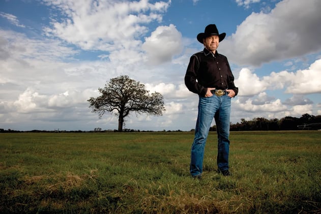 Chuck Norris’ Texas Home: Nature, Function, and a Life Well-Lived 🐎