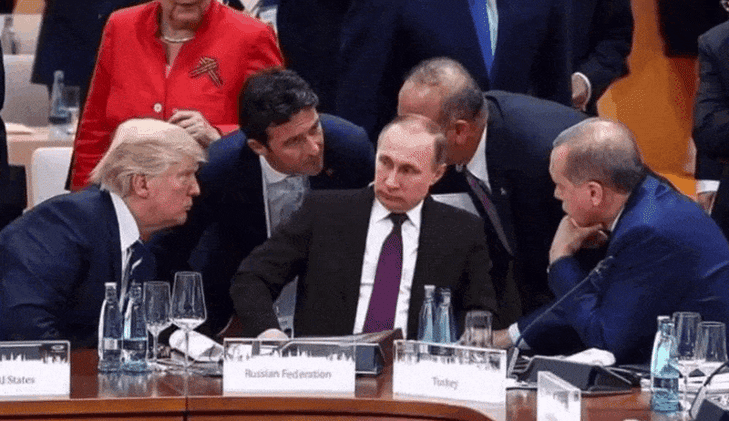 La foto viral de Putin y Trump es falsa