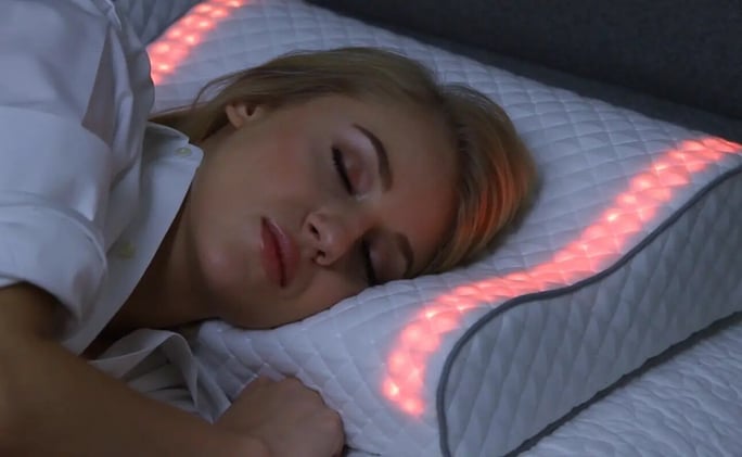 Una almohada inteligente imita la luz natural para un despertar más saludable