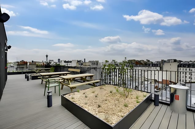 Superbes bureaux pouvant accueillir entre 40 et 106 postes de travail 