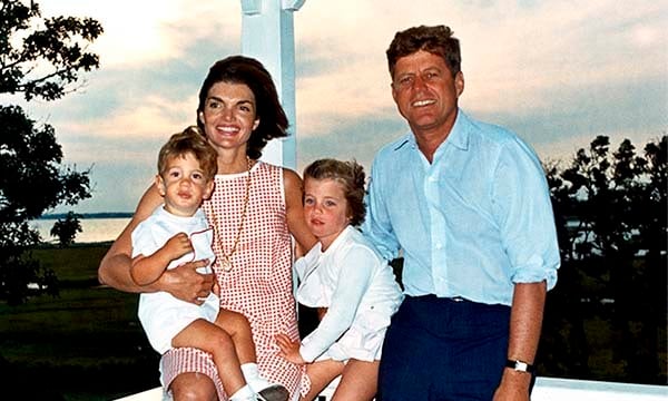 🟠 JFK Granddaughter Dies