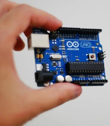 Tuitear lento, rubro 59, balance digital, predicciones insólitas y Arduino