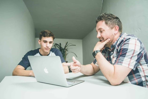 How do I start an online business on a tight budget in 2023