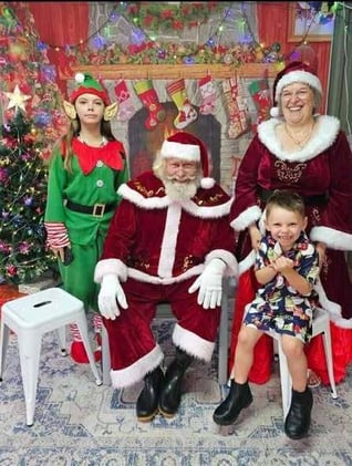 🔵 Meet Santa and Mrs Claus