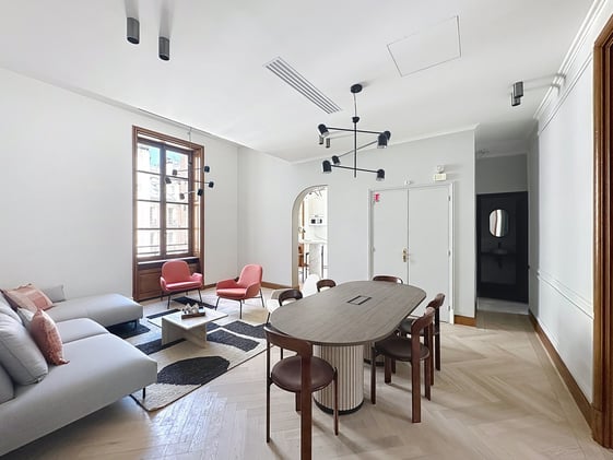 30 postes de travail disponibles 