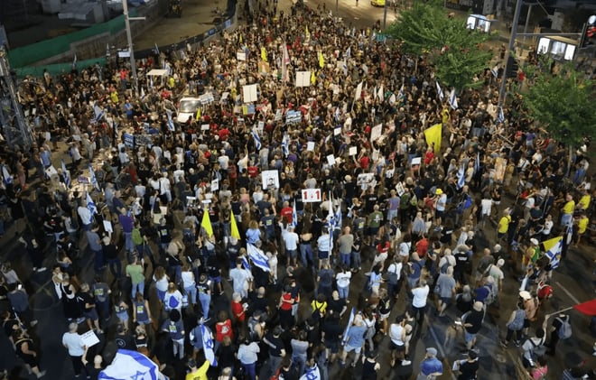 Tel Aviv Rally Urges End to War Amid Gaza Hunger and Failed Ceasefire Talks