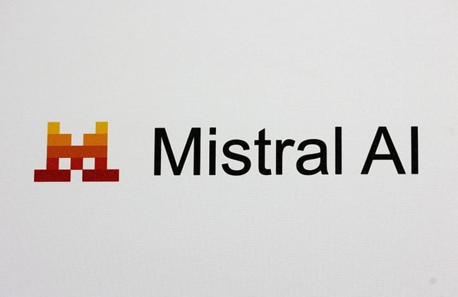 🤖 Mistral Takes on OpenAI & Google!