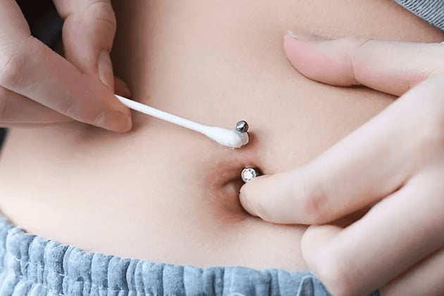 How to Treat an Infected Belly Button Piercing
