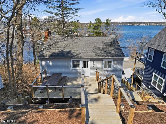 🏞️ Double-Lot Lakefront Estates & Private Retreats