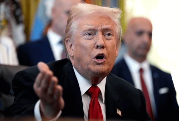 Trump Slams Tariff Critics as 'Fools,' Proposes $2,000 Dividend for Working Americans