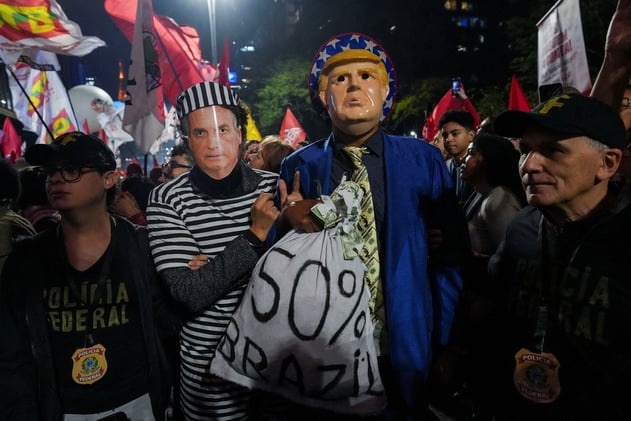 🚨 Bolsonaro deemed a flight risk