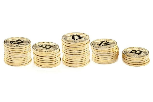 EOS, STX, IMX and MKR show bullish signs as Bitcoin searches for direction