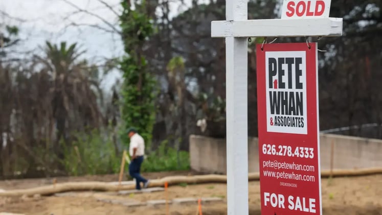 Weekly mortgage demand plummets 10%