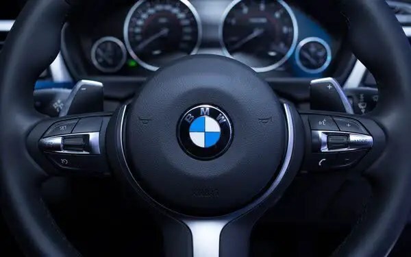 Un sistema remoto para encerrar ladrones de autos