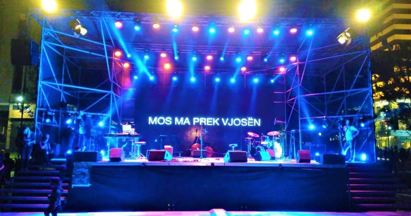 “Mos ma prek Vjosën!” – Artistët shqiptarë kundër HEC-ve mbi lumin Vjosë (Video)