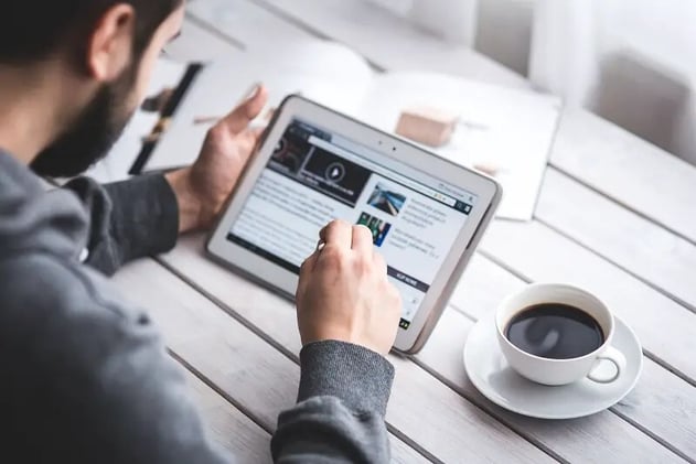 Un nuevo estudio resalta la importancia de los links relacionados en las noticias