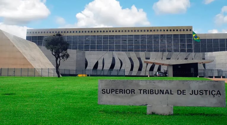 👀 a justiça é cega...mas não é boba