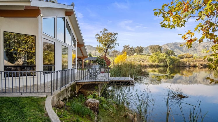 🚤 Private Ponds, Canal Homes & Lakefront A-Frames