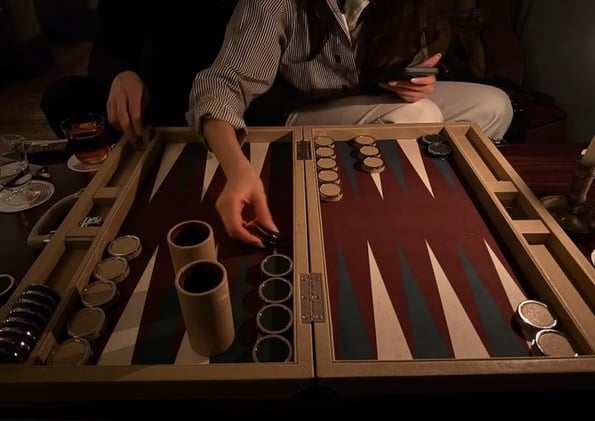 Backgammon Social: The Art of the Soirée