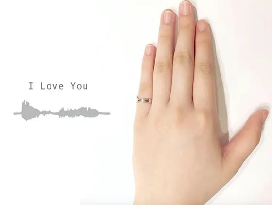 Anillos codificados: transforman la voz en una pieza única de joyería