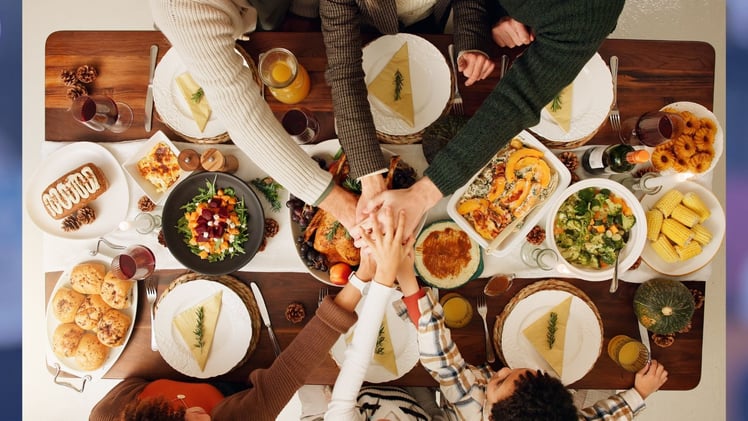 How to Navigate Thanksgiving Day, Without Losing Your Sanity
