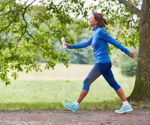 🚶‍♀️ Study Finds Longer Walks Offer the Biggest Heart Health Boost