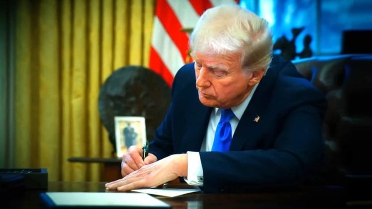 Trump Announces He Will Sign An Emergency Order To Pay TSA Agents Bypassing Democrats