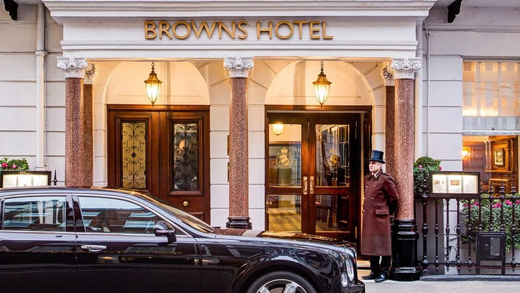 남들 다 가는 호텔에는 못 가겠어요