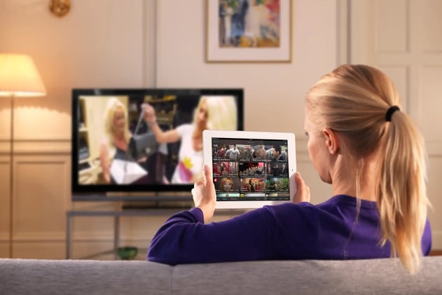 Crece el uso de redes sociales mientras se mira TV