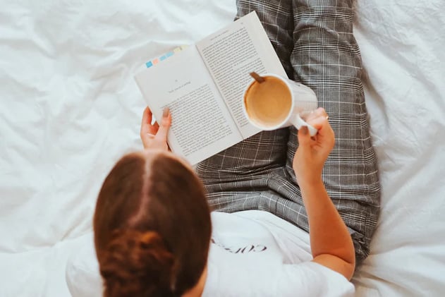 TOP 5 BOOKS TO  READING DURING A LOCKDOWN OR STAYCATION.