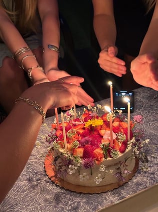 não busque ser feliz