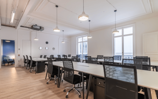 80 à 100 postes de travail disponibles  