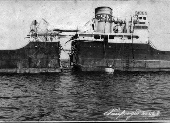 O NAVIO QUE PARTIU AO MEIO