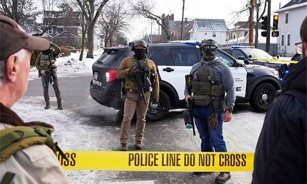 🟠 ICE Shooting Rocks Minneapolis